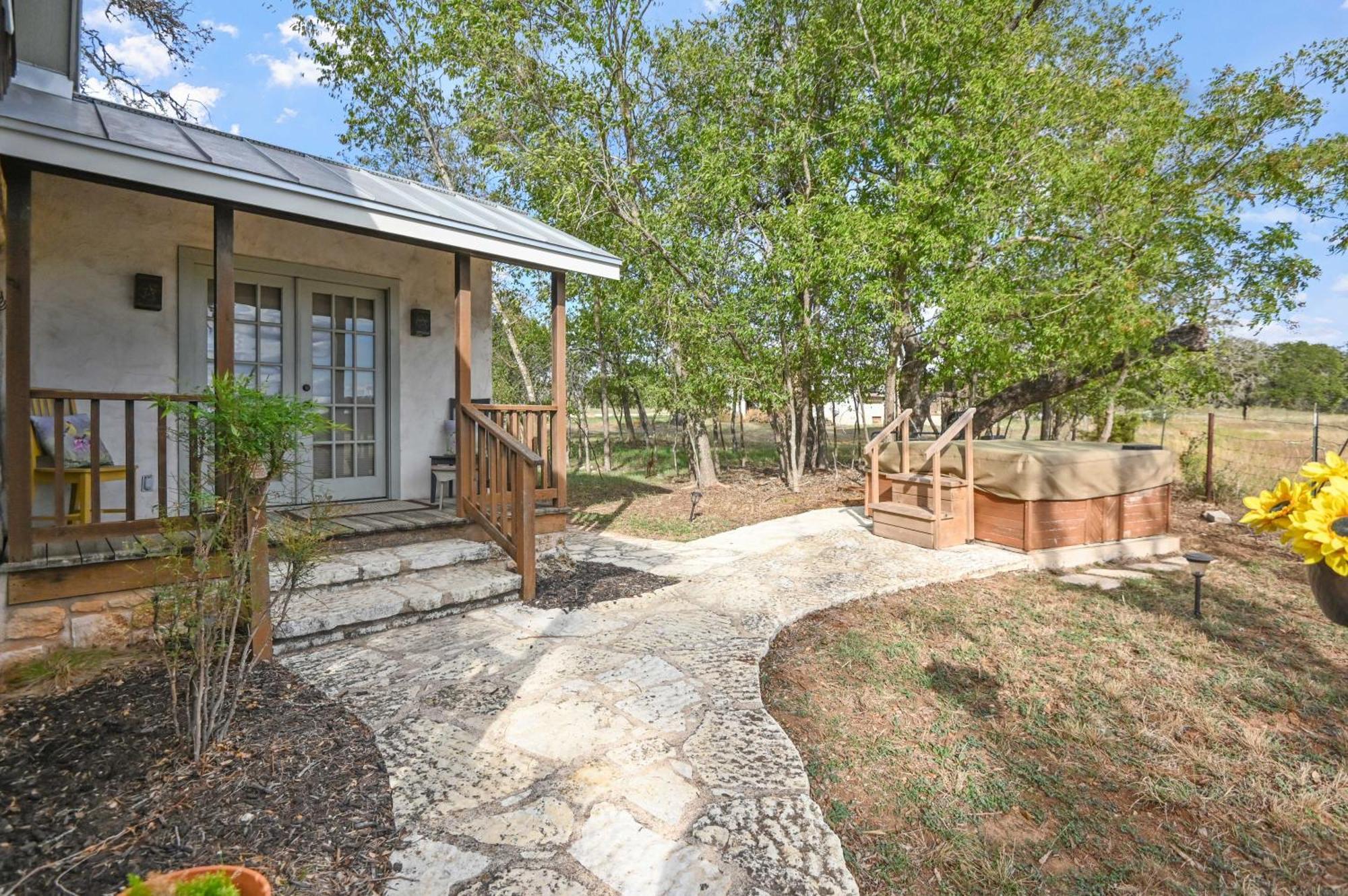 Cabins On Knopp School-Chula Vista Cabin Fredericksburg Exterior foto